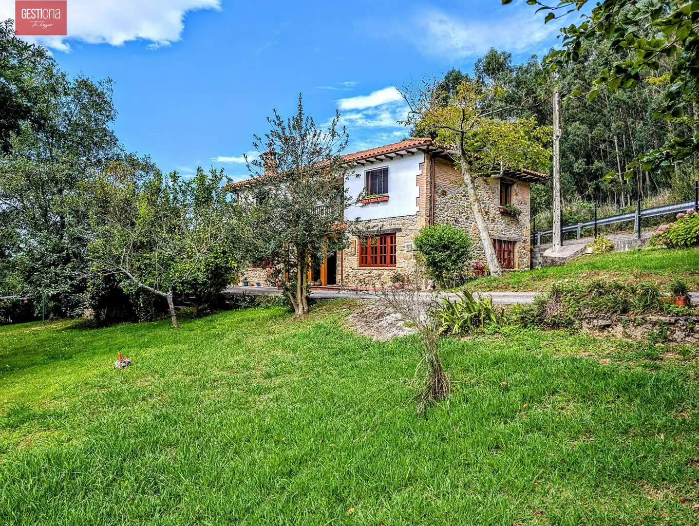 Vista exterior de Casa o chalet en venta en Escalante con Jardín privado y Balcón