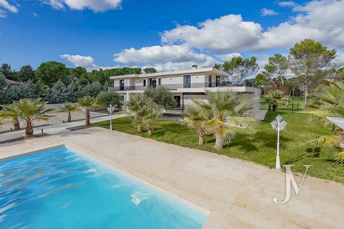 Piscina de Casa o chalet en venta en Ciudalcampo con Aire acondicionado, Calefacción y Jardín privado