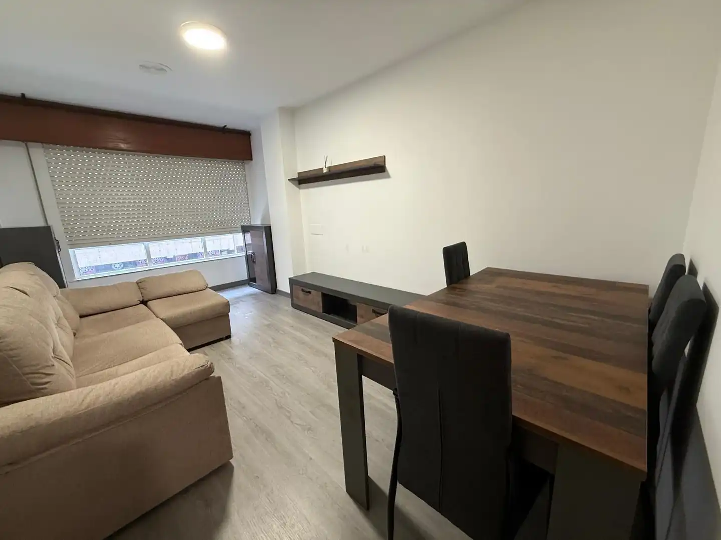 Wohnzimmer von Wohnungen zur Miete in Ames mit Heizung, Abstellraum und Möbliert