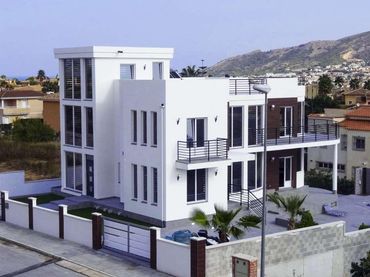 Chalet con piscina en venta en Pueblo - Urbanizaciones