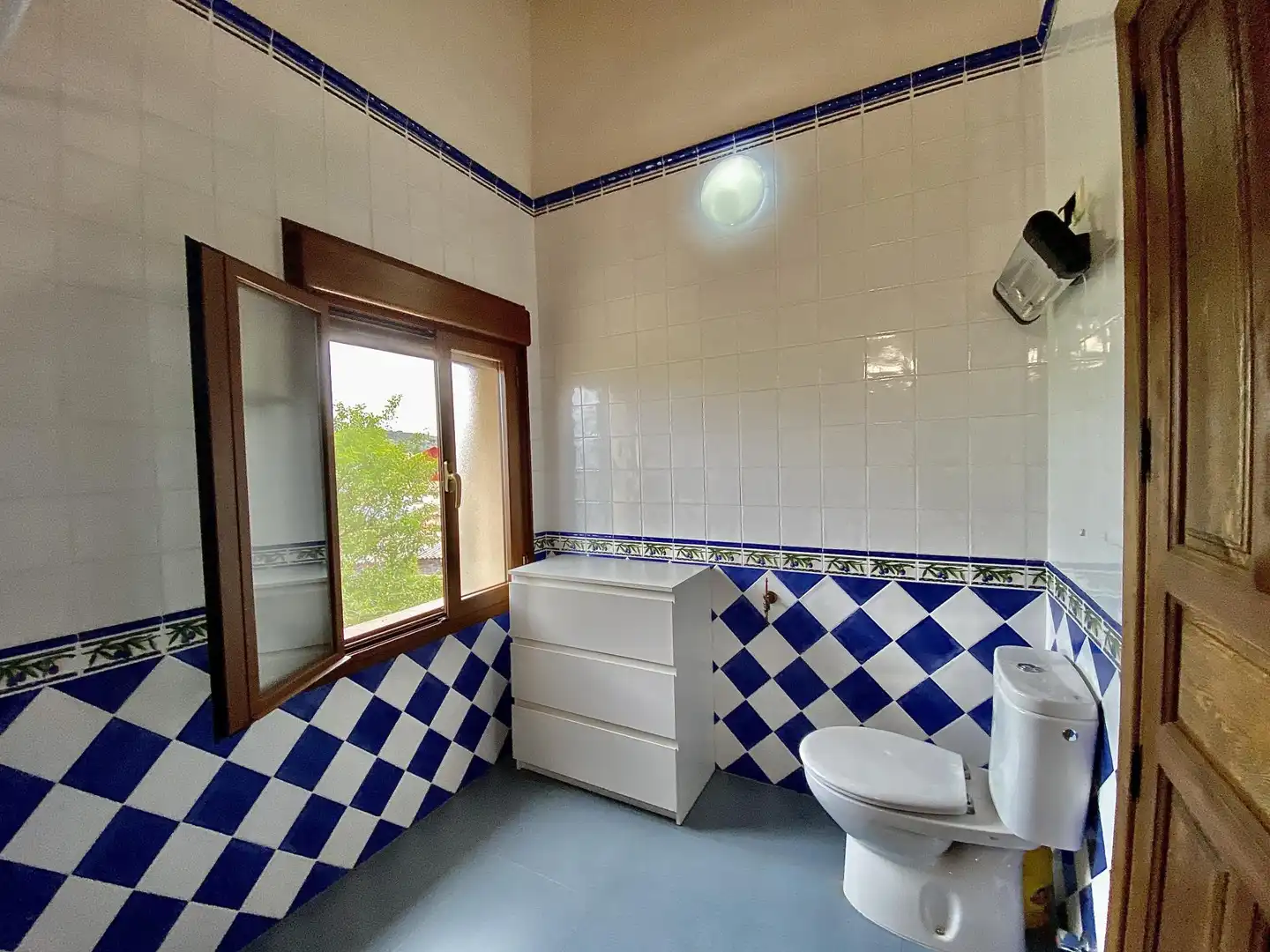 Baño de Casa o chalet en venta en Los Cortijos  con Calefacción, Terraza y Trastero