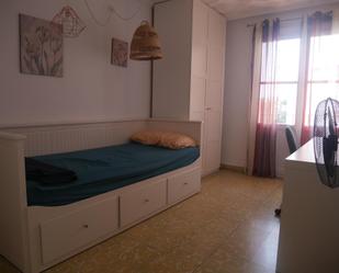 Dormitori de Pis de lloguer en Elda amb Terrassa i Balcó