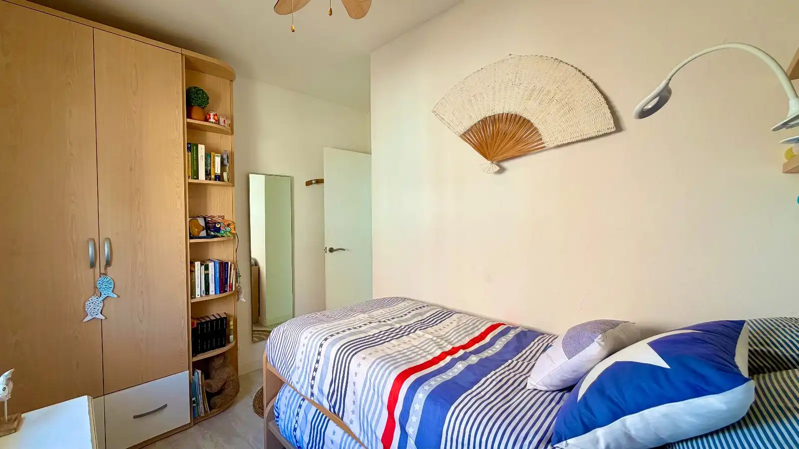 Schlafzimmer von Dachboden zum Verkauf in Cunit mit Klimaanlage, Terrasse und Möbliert