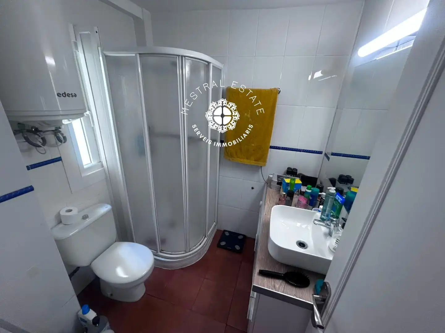 Badezimmer von Wohnung zum Verkauf in Salou mit Klimaanlage, Heizung und Terrasse