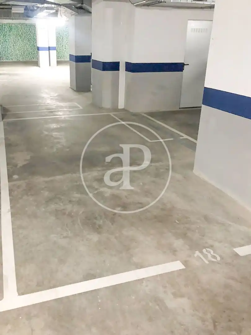 Parking de Piso en venta en Valencia con Aire acondicionado, Calefacción y Jardín privado