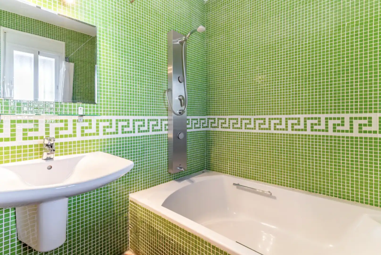 Baño de Casa adosada en venta en Estepona con Calefacción, Jardín privado y Terraza