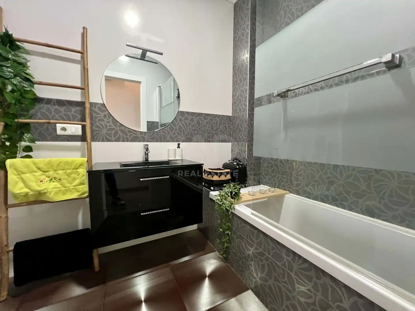 Bathroom of Attic for sale in Lepe  with Air Conditioner and Terrace