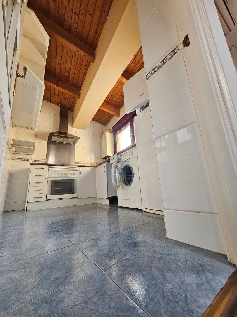 Cuina de Pis de lloguer en  Zaragoza Capital amb Calefacció, Parquet i Forn