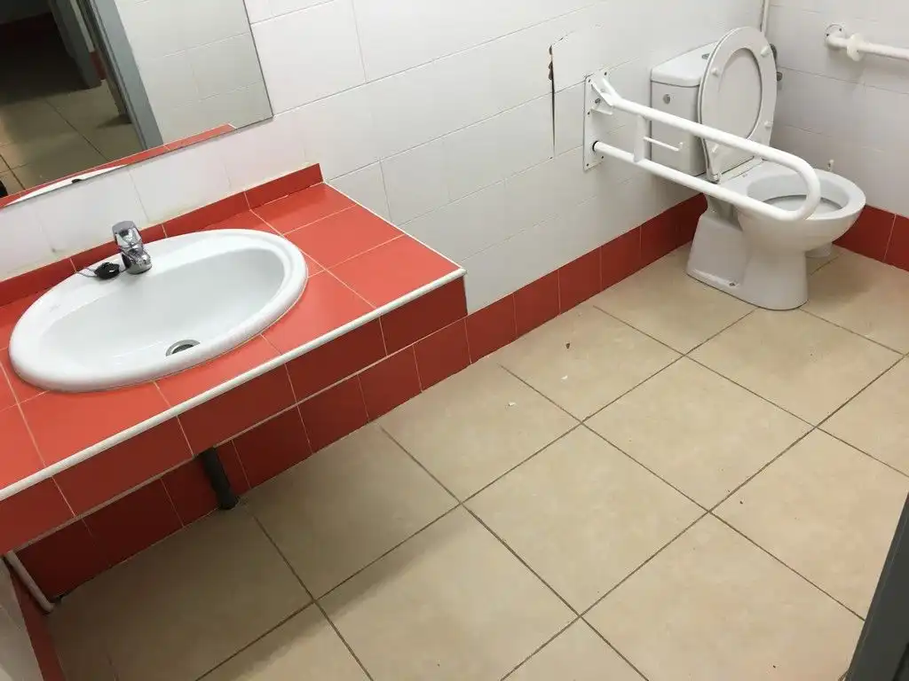 Baño de Nave industrial en venta en Teo
