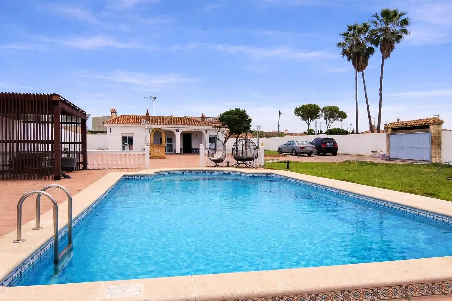 Piscina de Casa o xalet en venda en Chiclana de la Frontera amb Aire condicionat, Jardí privat i Traster
