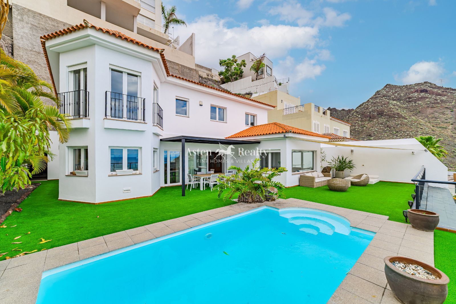 Vista exterior de Casa o xalet en venda en  Santa Cruz de Tenerife Capital amb Aire condicionat, Jardí privat i Terrassa