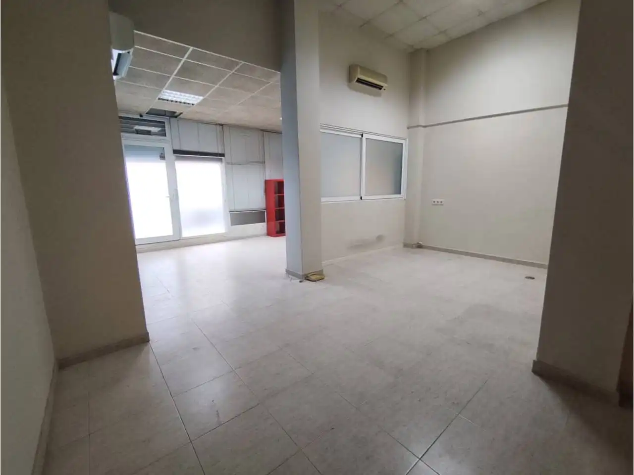 Local de lloguer a Calle Josep Maria de Sagarra, 73, Font Verda