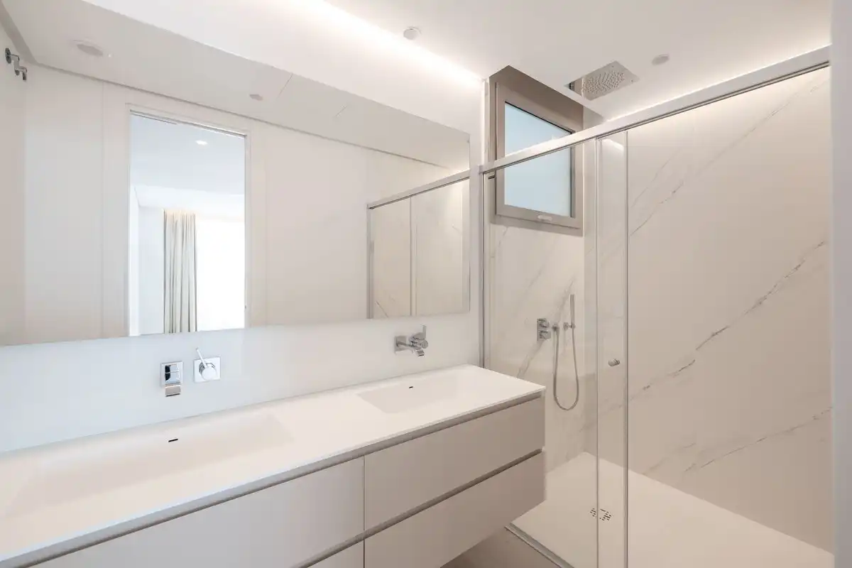 Badezimmer von Wohnung zur Miete in Benahavís mit Abstellraum