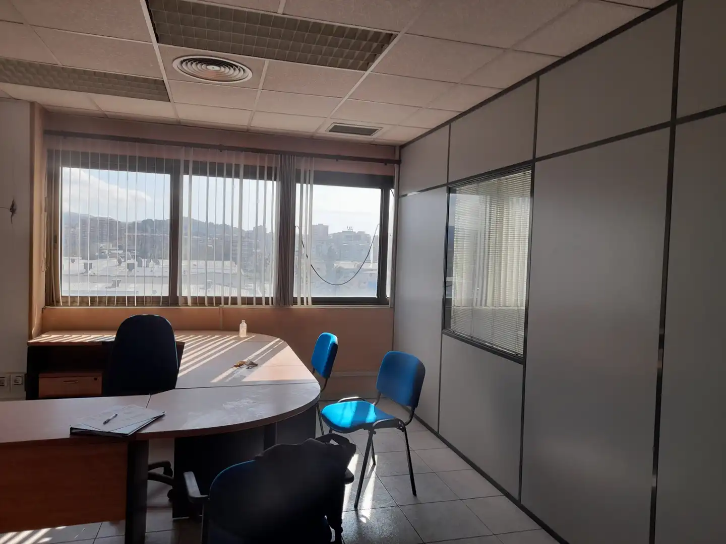 Büro zur Miete in Ripollet mit Klimaanlage, Heizung und Möbliert
