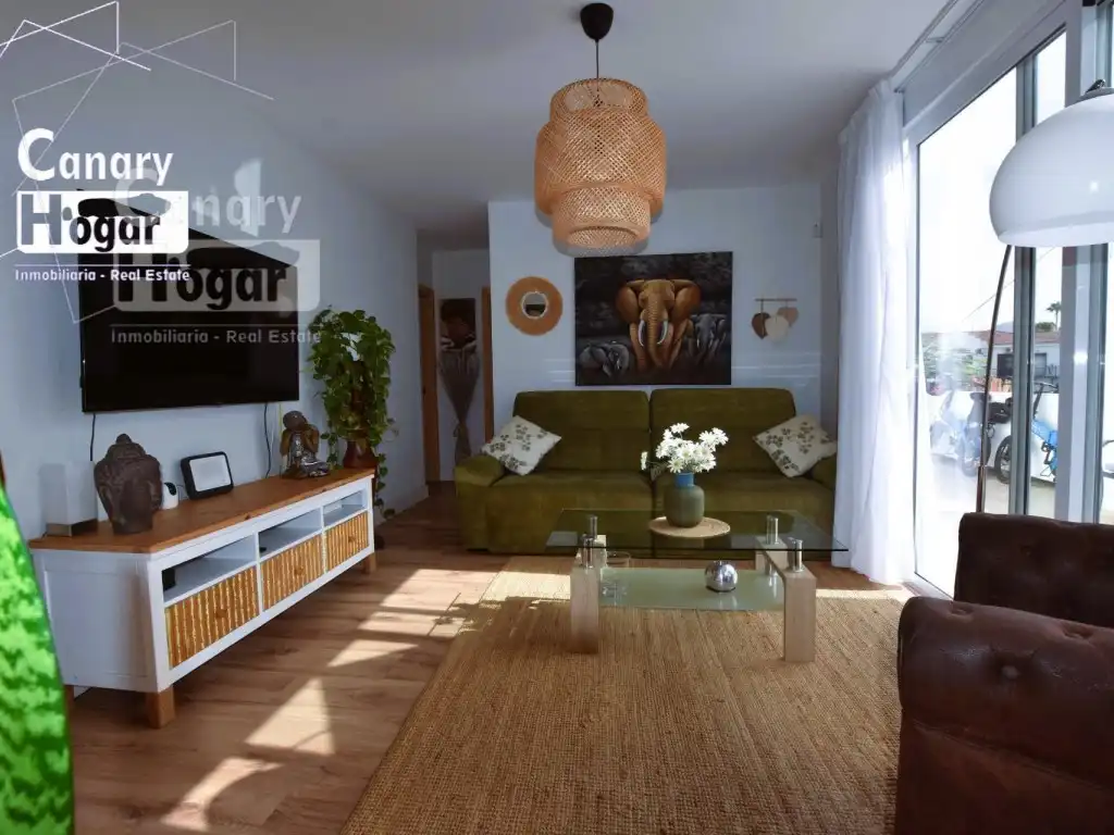 Wohnzimmer von Dachboden zum Verkauf in San Miguel de Abona mit Heizung, Privatgarten und Balkon