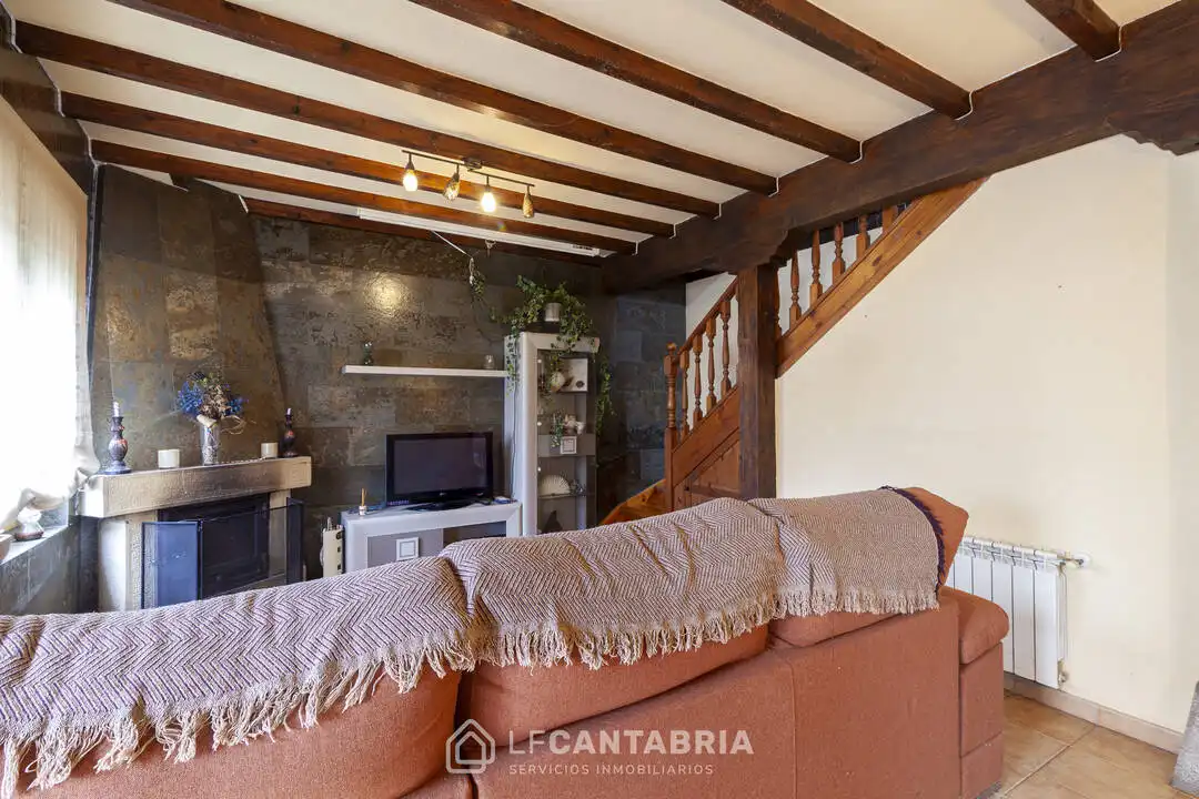 Sala d'estar de Casa o xalet en venda en Puente Viesgo amb Calefacció