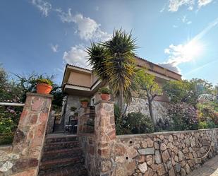 Vista exterior de Casa o xalet en venda en Cáceres Capital amb Aire condicionat, Calefacció i Jardí privat