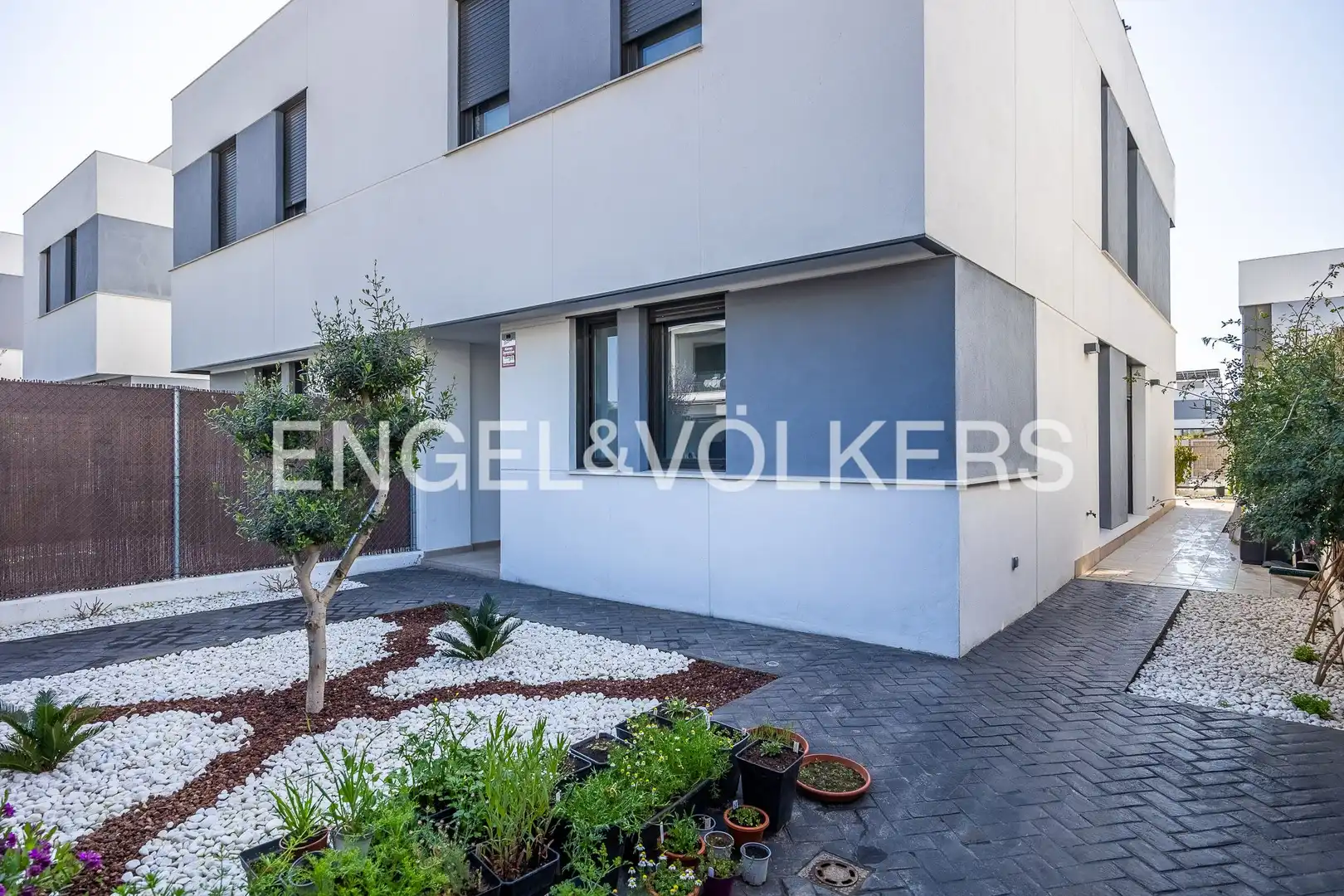Exterior view of Detached homes for sale in Mairena del Aljarafe  with Air Conditioner, Heating and Private garden
