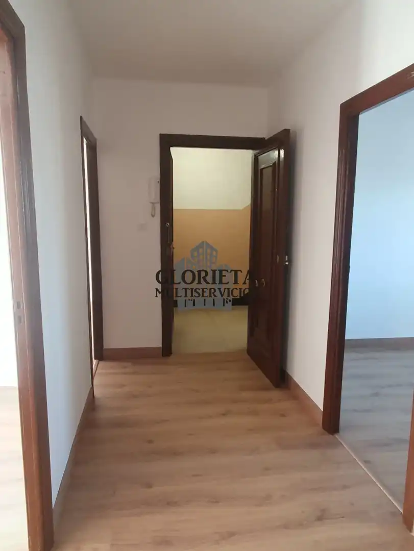 Piso en venta en Vigo  con Calefacción, Terraza y Trastero