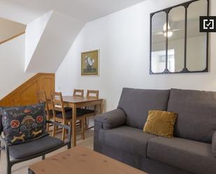Living room of Flat to rent in  Madrid Capital  with Air Conditioner, Heating and Furnished