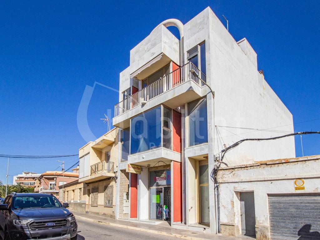 Vista exterior de Edifici en venda en Los Montesinos