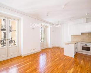 Exterior view of Flat to rent in  Madrid Capital  with Air Conditioner and Terrace