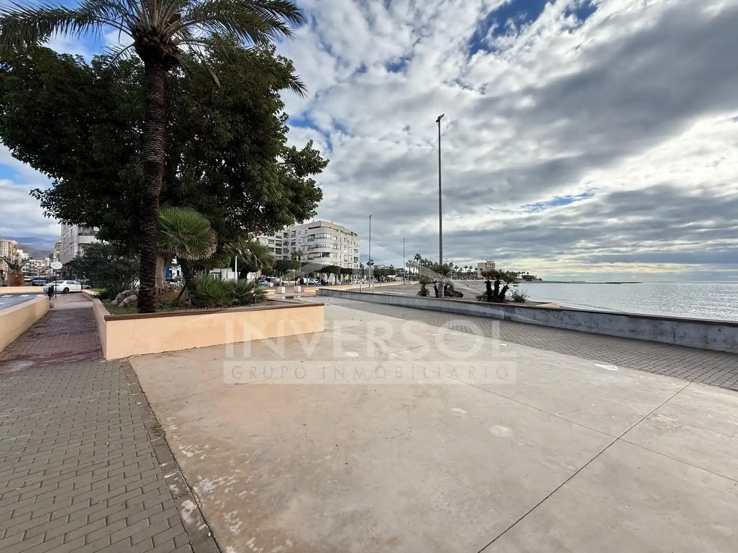 Vista exterior de Casa o xalet en venda en Adra amb Aire condicionat, Calefacció i Jardí privat