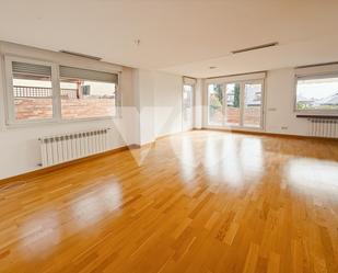 Living room of Single-family semi-detached for sale in Majadahonda  with Air Conditioner, Heating and Private garden
