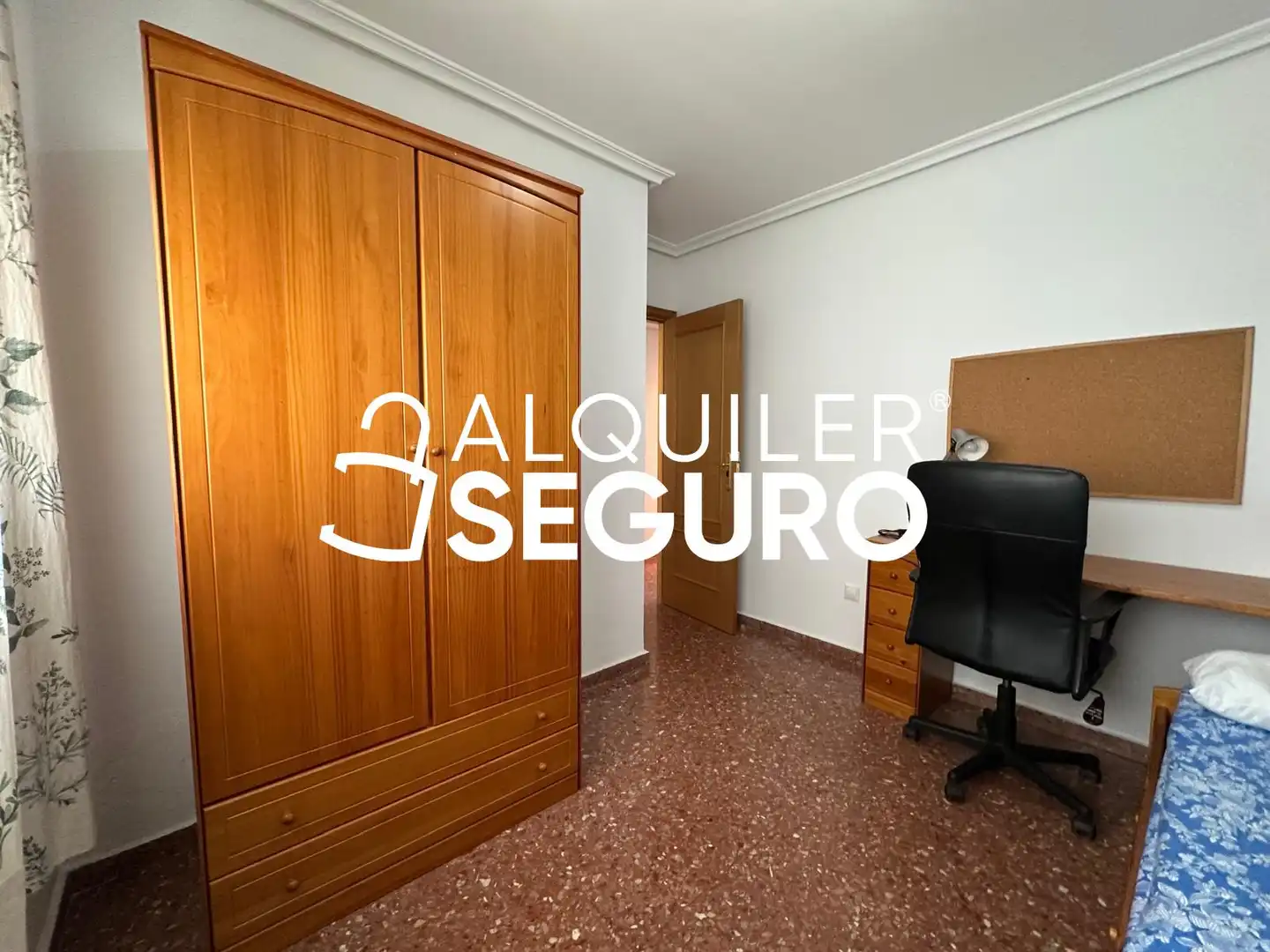 Bedroom of Flat for rent in Torrent  with Air Conditioner and Furnished