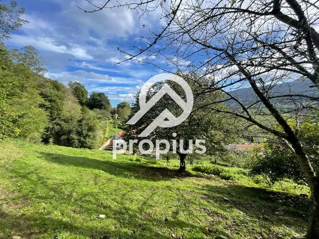 Terreno en venta en Llanes