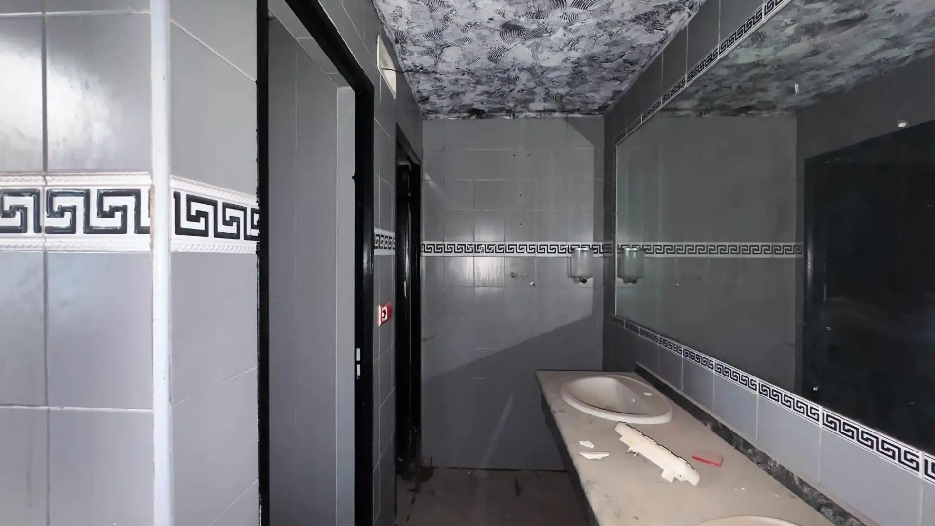 Badezimmer von Fabrikhallen zum Verkauf in Murcia