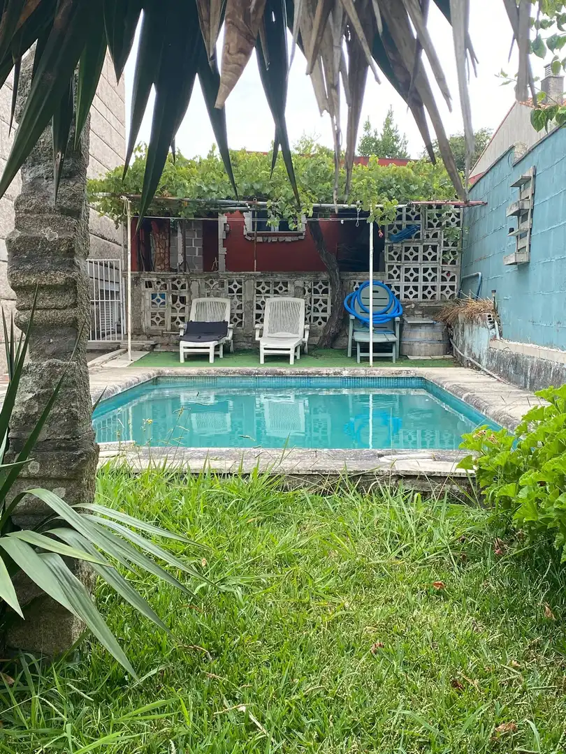 Piscina de Casa o xalet en venda en Cangas  amb Calefacció, Jardí privat i Terrassa