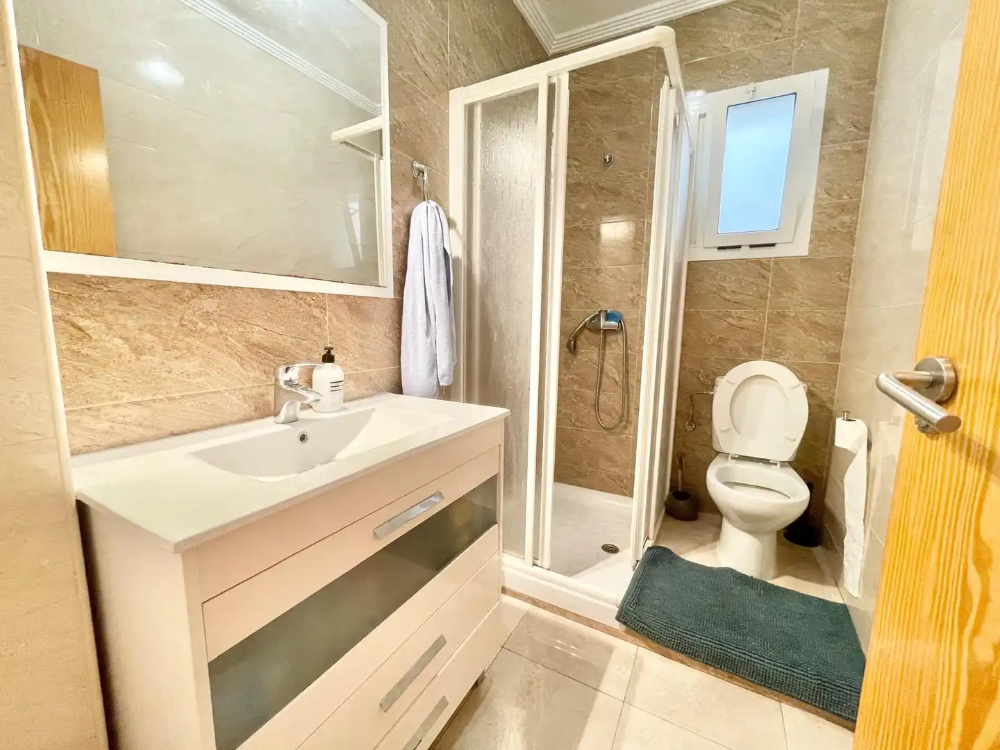 Bathroom of Apartments for rent in Torrevieja  with Air Conditioner, Heating and Furnished