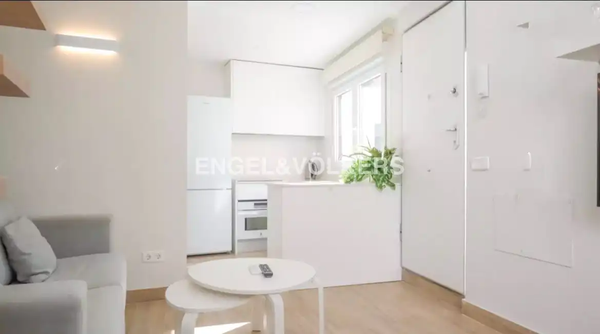 Außenansicht von Wohnung zur Miete in Madrid mit Klimaanlage, Heizung und Möbliert
