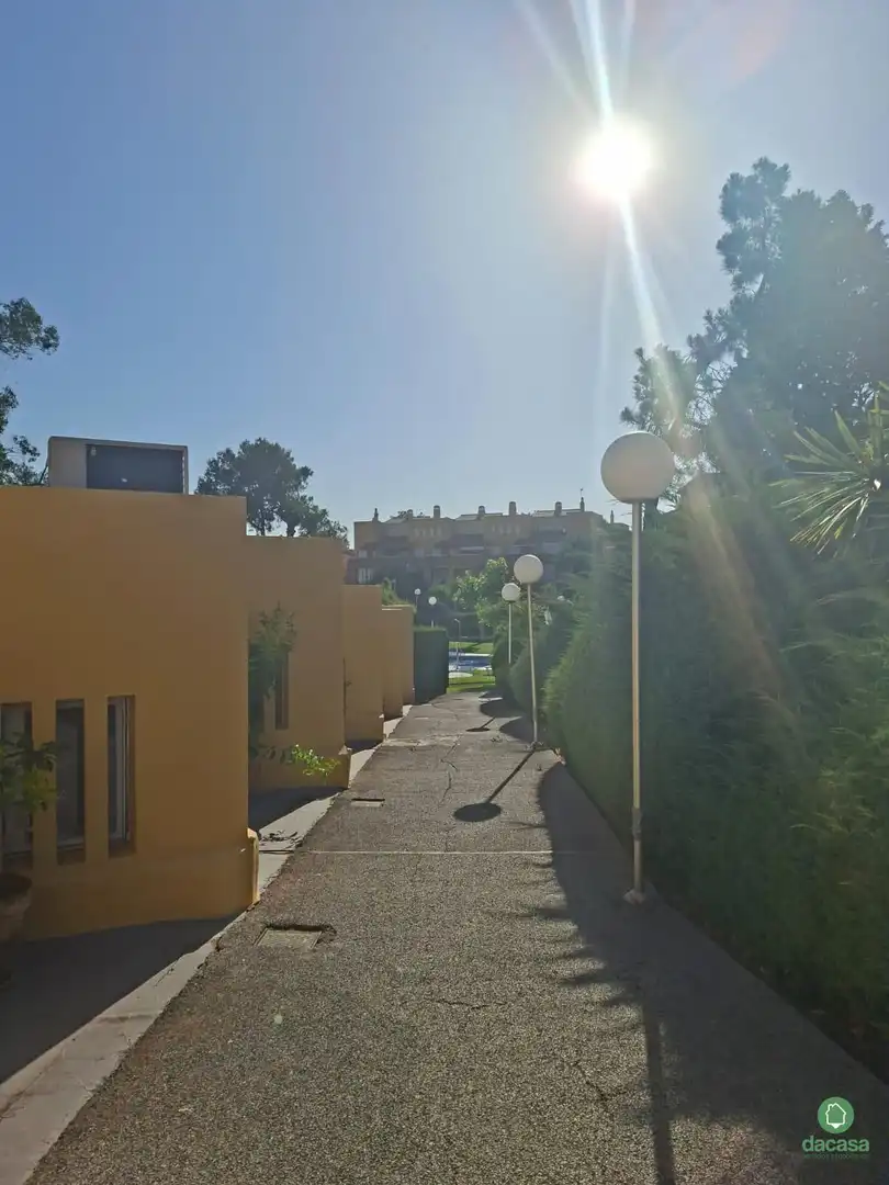 Vista exterior de Casa adosada de alquiler en Islantilla con Aire acondicionado, Piscina y Amueblado