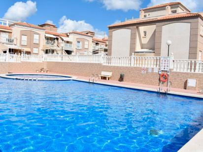 Piscina de Casa adosada en venda en Torrevieja amb Aire condicionat, Calefacció i Terrassa