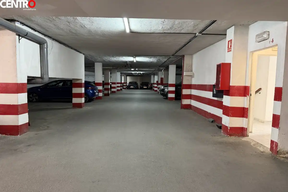 Parking de Piso en venta en La Zubia con Aire acondicionado, Calefacción y Jardín privado