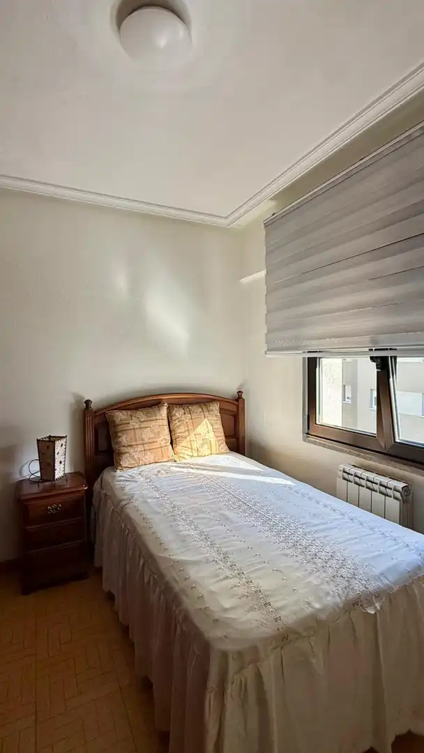 Schlafzimmer von Wohnung zur Miete in Avilés mit Heizung und Möbliert