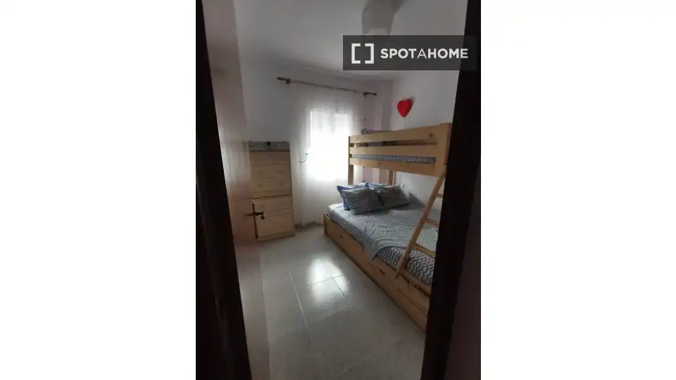 Habitación de Estudio para compartir en Conil de la Frontera con Aire acondicionado, Terraza y Amueblado