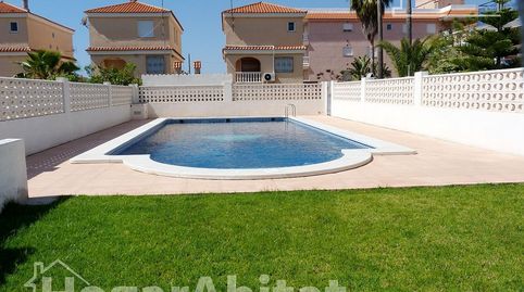 Al lado mismo de la playa! Seminuevo con piscina, terraza y garaje