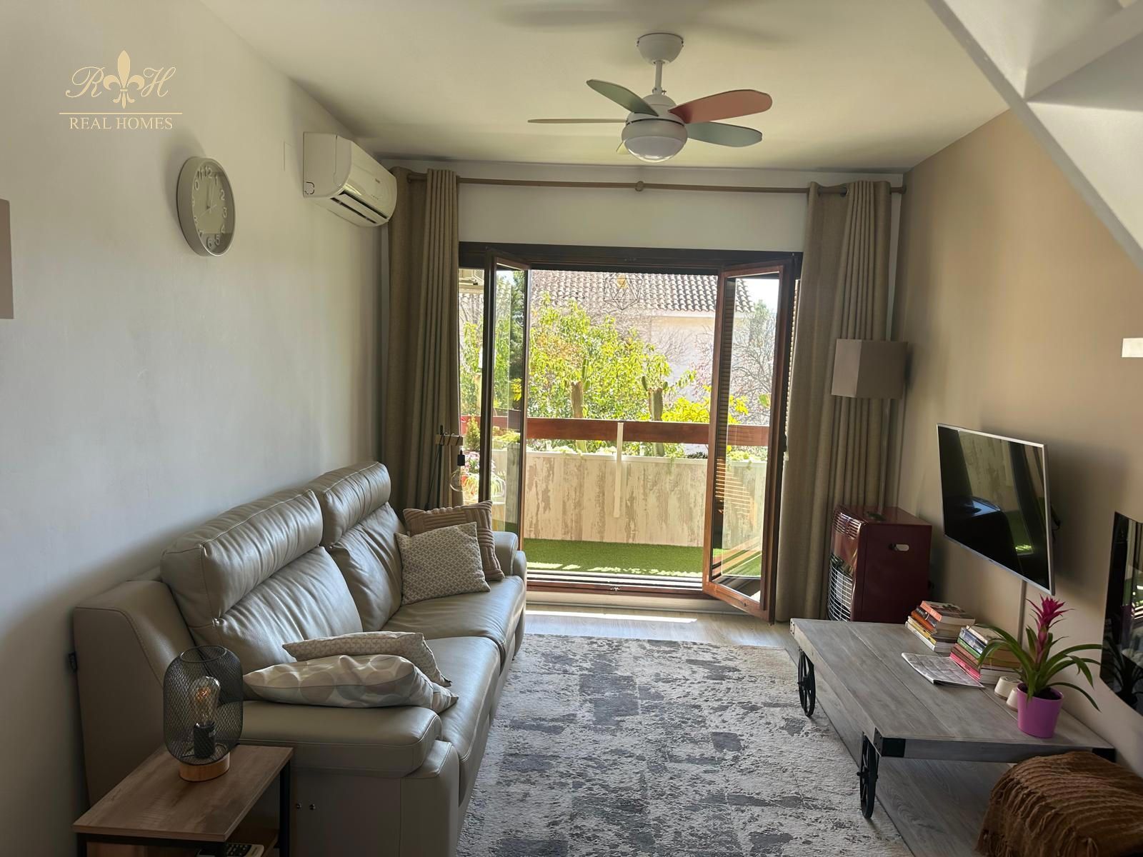 Sala d'estar de Dúplex en venda en L'Alfàs del Pi amb Aire condicionat i Terrassa