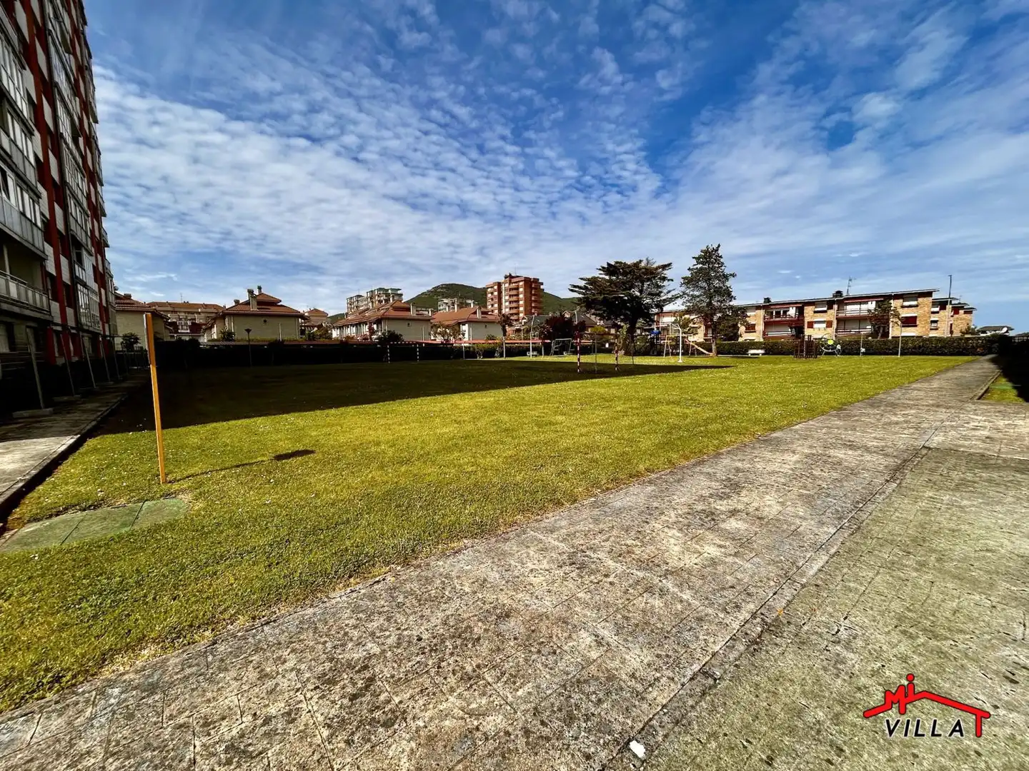 Vista exterior de Estudio en venta en Laredo con Calefacción