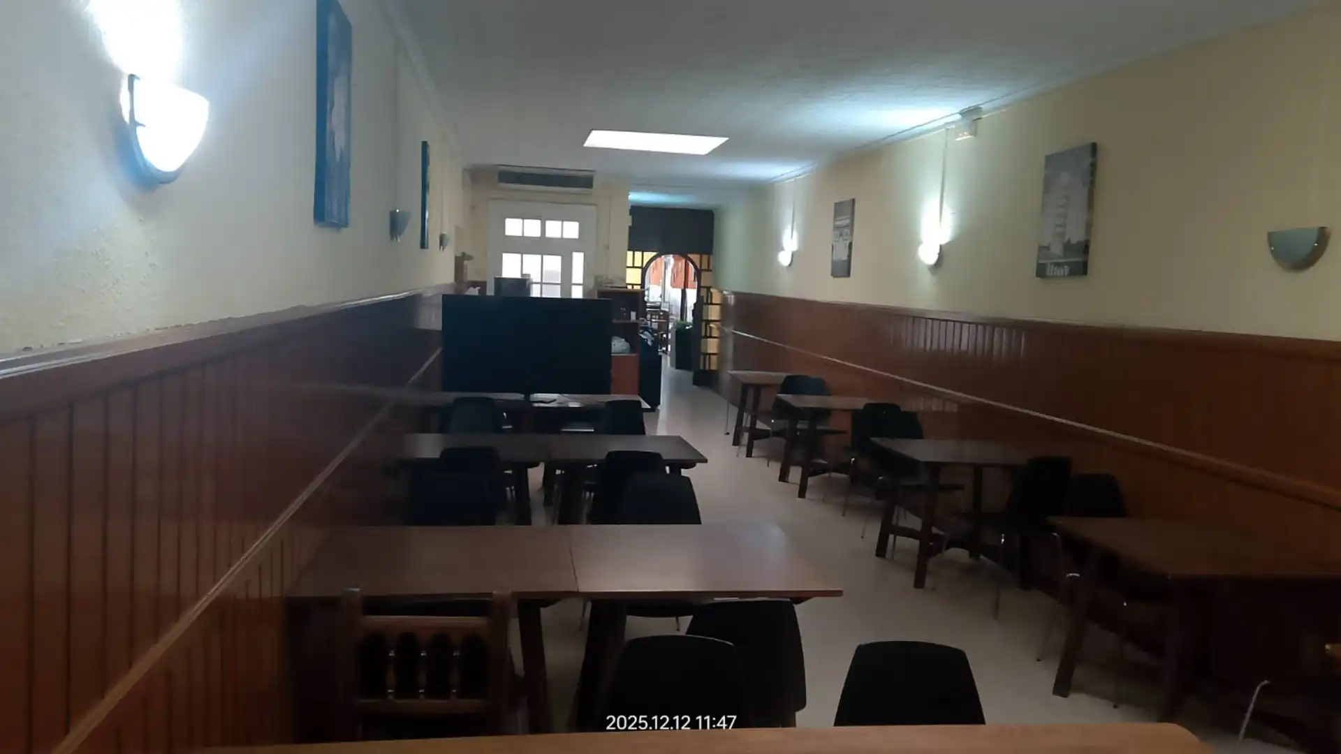 Premises for transfer in  Barcelona Capital  with Furnished