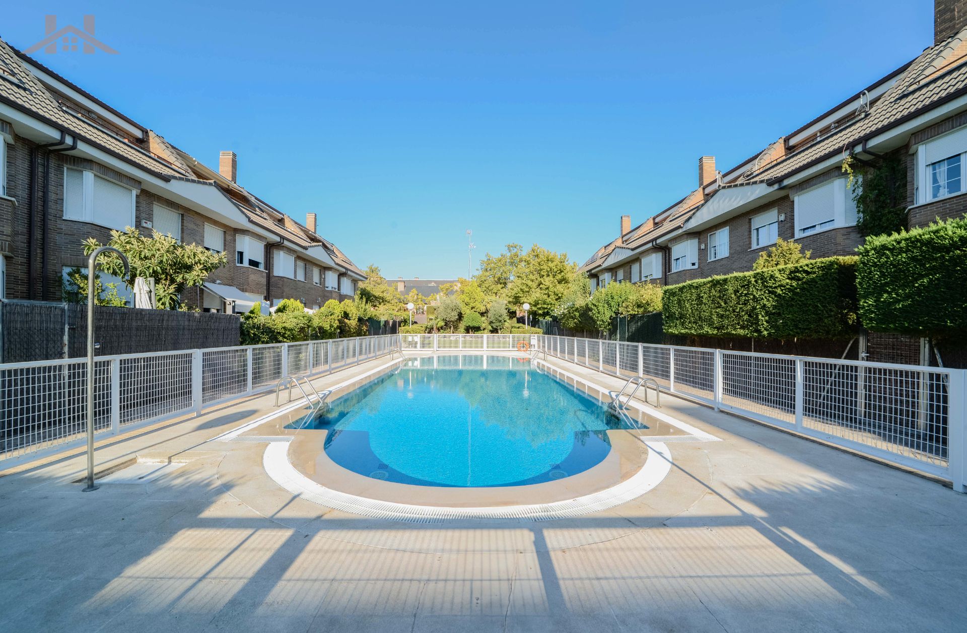 Swimming pool of Single-family semi-detached for sale in Las Rozas de Madrid
