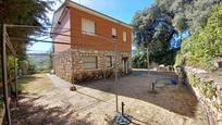 Vista exterior de Casa o xalet en venda en Fuentenovilla amb Terrassa