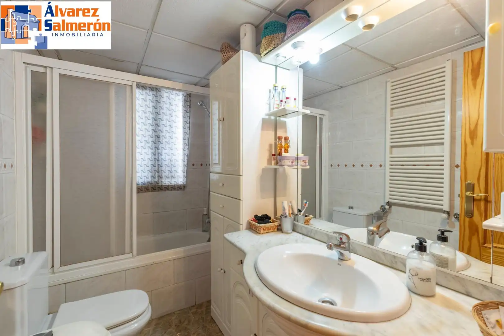 Baño de Casa adosada en venta en Armilla con Aire acondicionado, Calefacción y Terraza