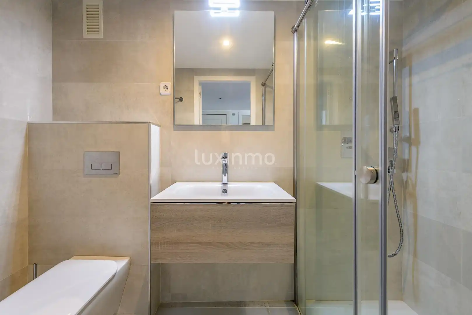 Badezimmer von Erdgeschoss zum Verkauf in Eivissa mit Klimaanlage, Privatgarten und Terrasse