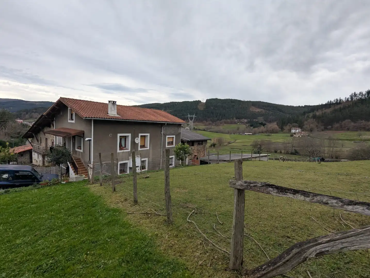 Vista exterior de Casa adosada en venda en Bedia amb Calefacció, Jardí privat i Traster