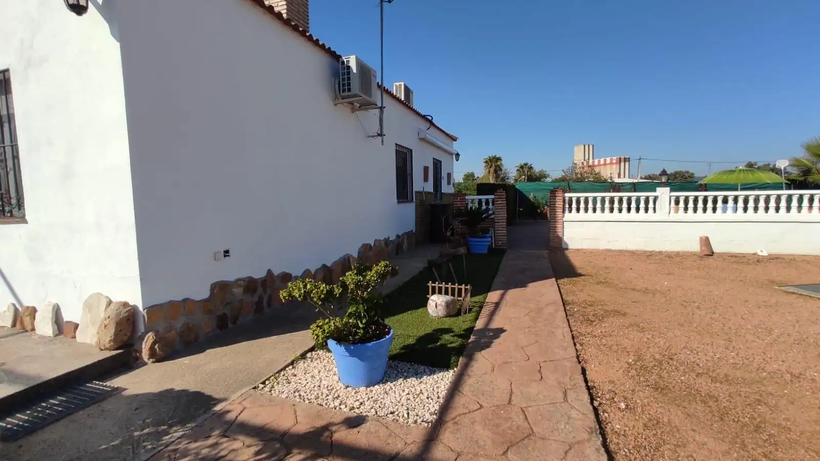 Jardí de Finca rústica en venda en El Carpio amb Traster, Piscina i Moblat