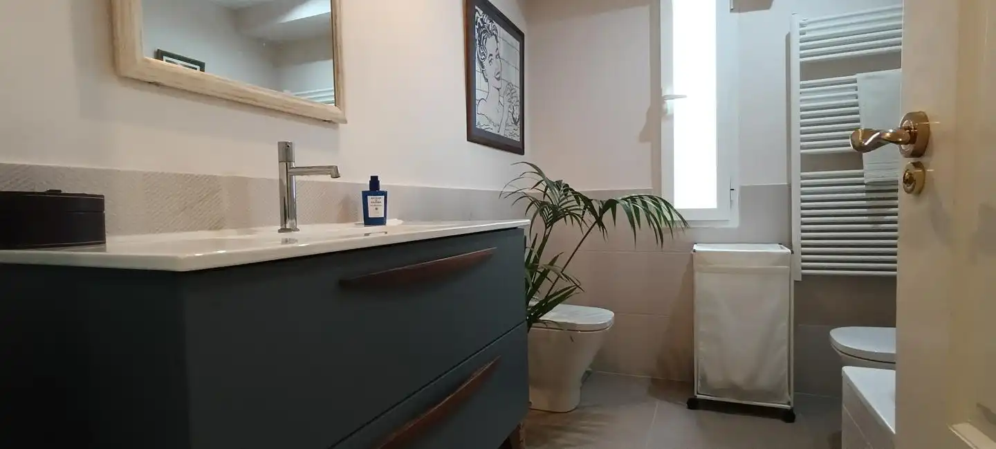 Bathroom of Flat for sale in León Capital   with Heating, Parquet flooring and Terrace